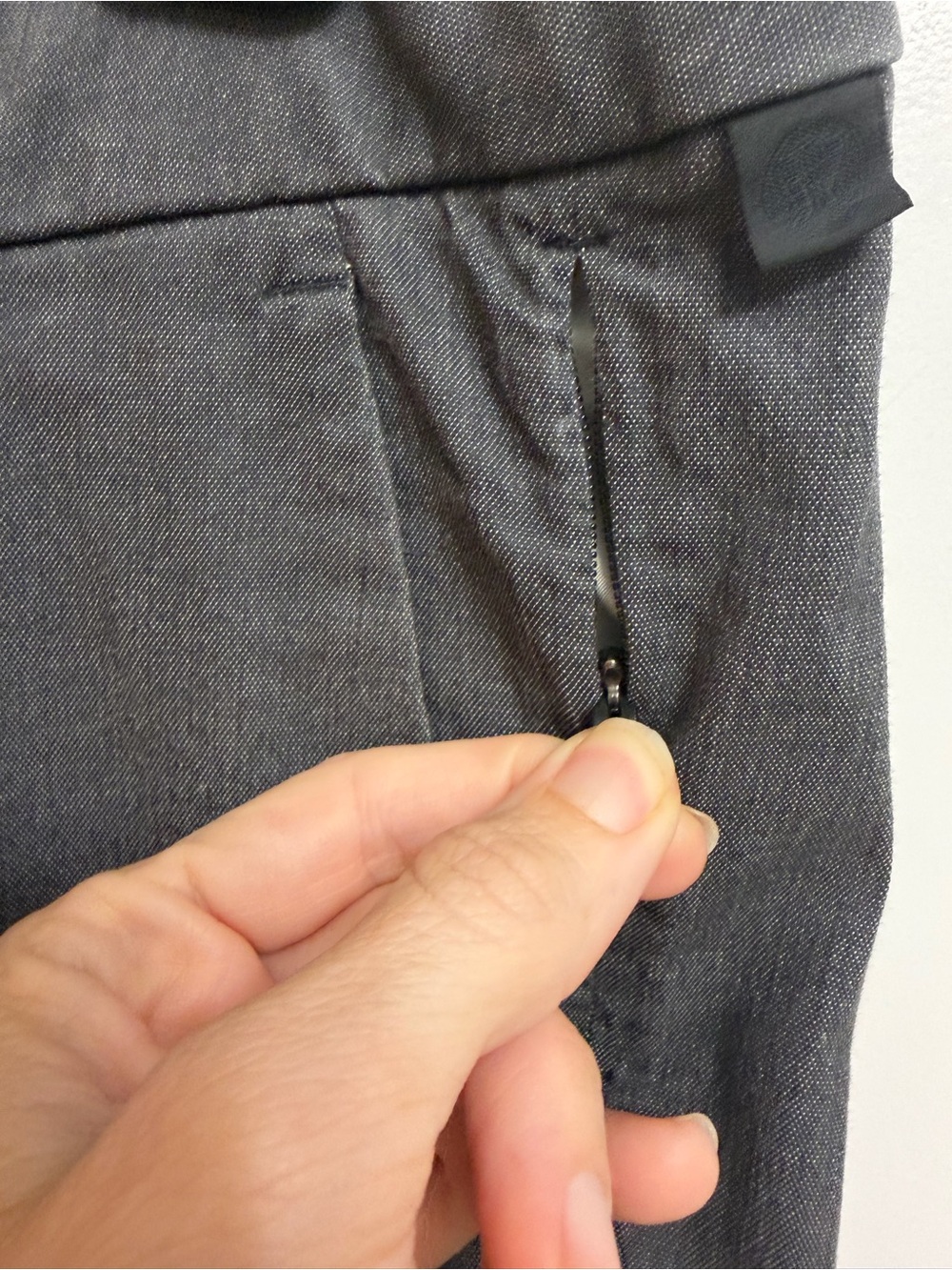 Lululemon Mens Commission Pant Slim Fit Dark Charcoal Gray Chino Size 28 - Picture 7 of 14
